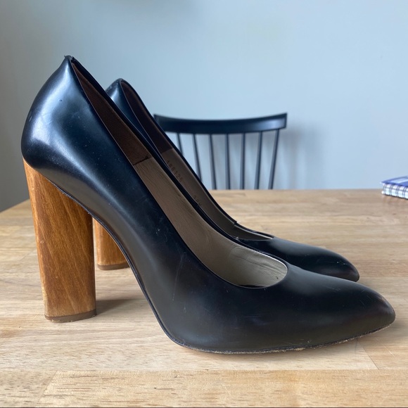 Yves Saint Laurent Shoes - YSL black pumps 😍